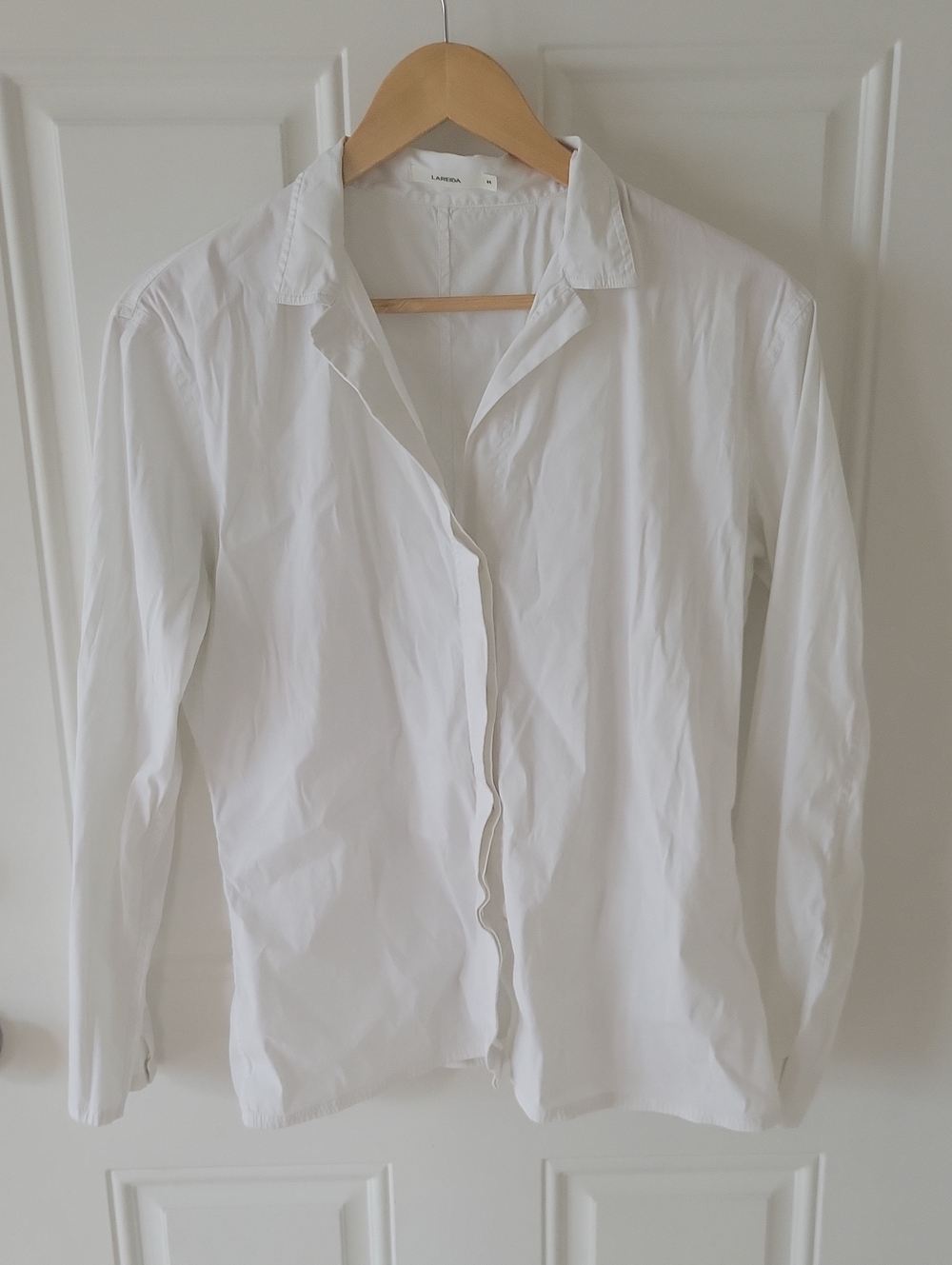 Lareida White Button-Up Shirt